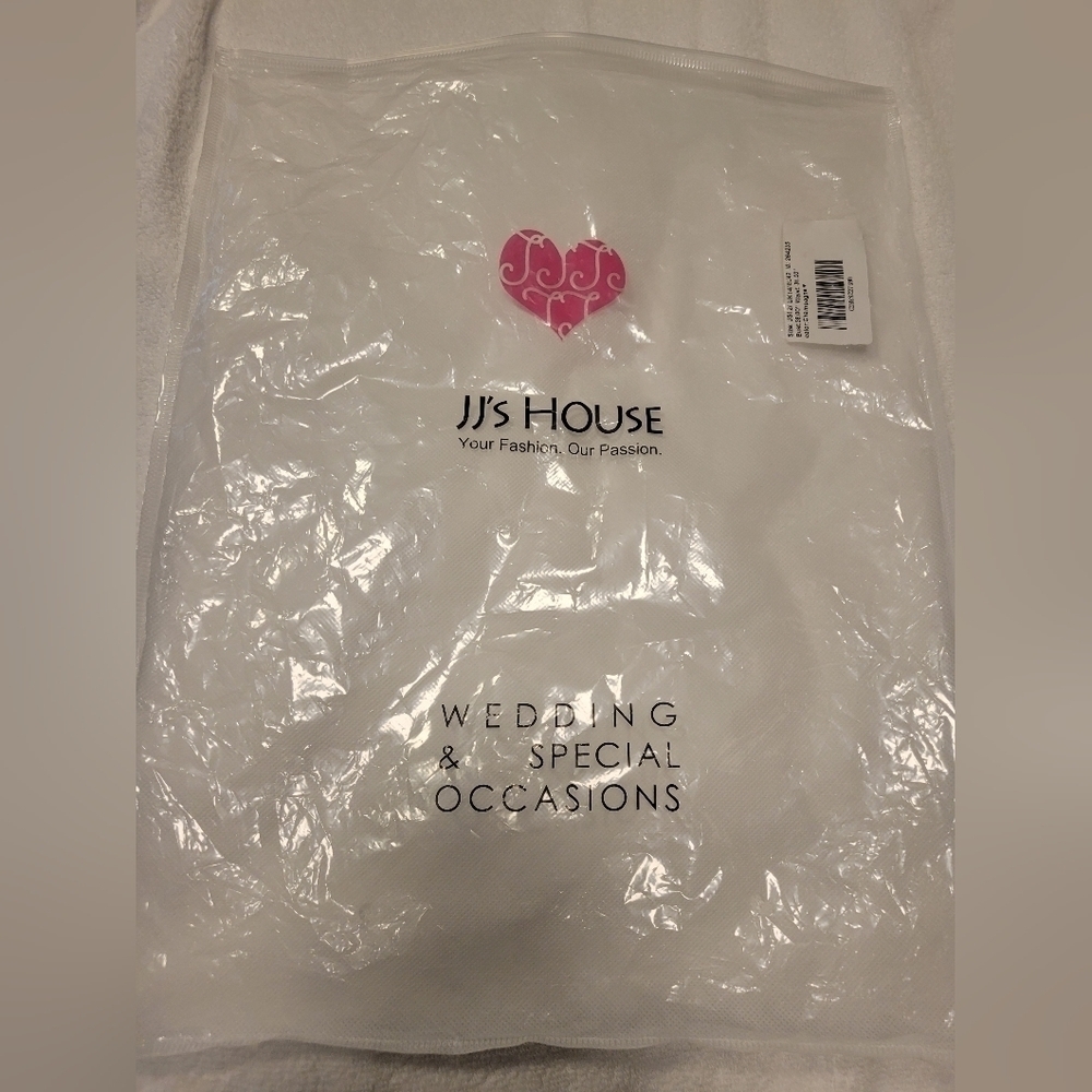 Jj"s house gown size 12, Bust 38 Waist 31.Champagne color. - Picture 11 of 12